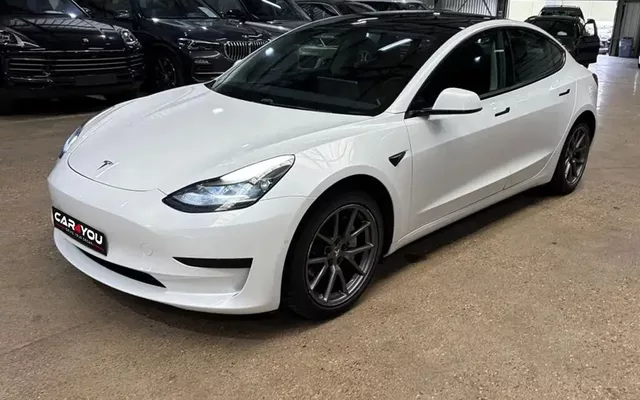 Tesla Model 3 Standard Range Plus RWD