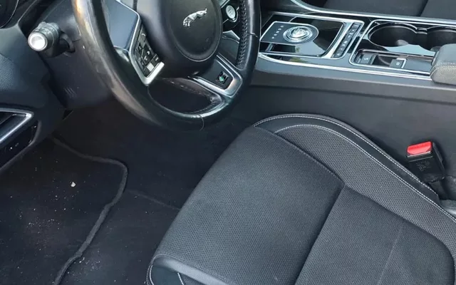 Jaguar XE 2.0 D Portfolio Aut.
