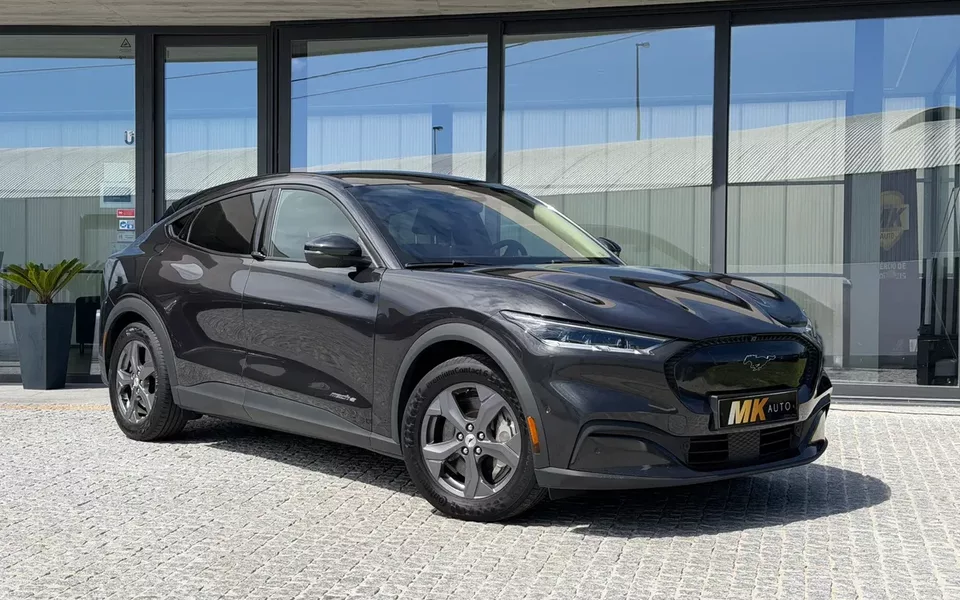 Ford Mustang Mach-E AWD PREMIUM