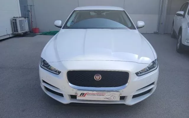 JAGUAR XE 2.0 D Turbo 180 CV Portfolio