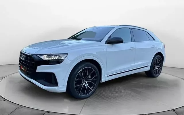 AUDI Q8 S-Line / Black Line