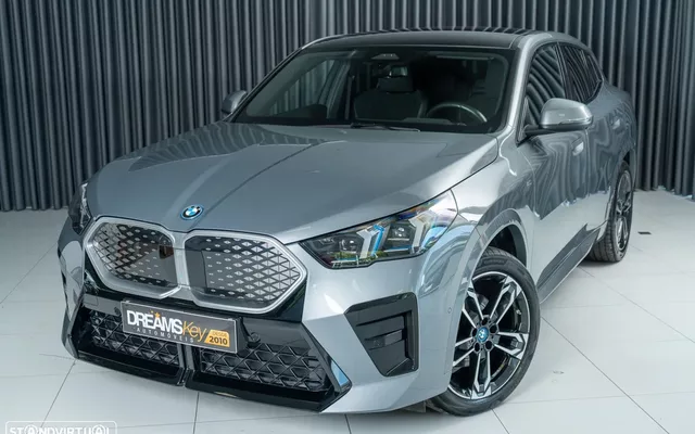 BMW iX2 eDrive20 Pack Desportivo M