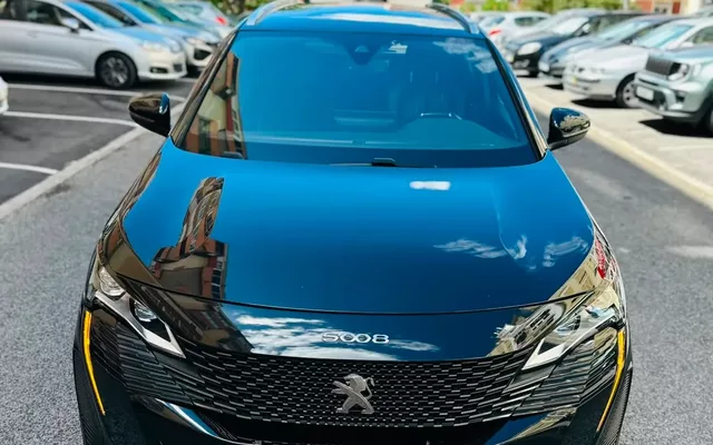 Peugeot E-5008