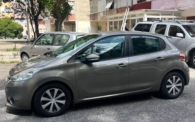 Peugeot 208 e-HDi 68 EGS5 Stop&Start Active