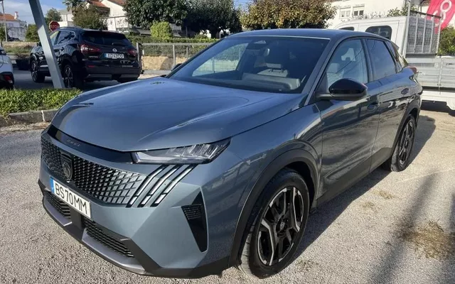 Peugeot E-3008