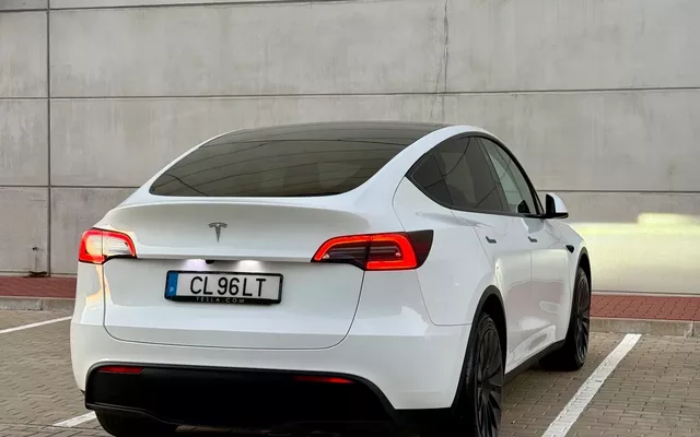 Tesla Model Y Long-Range RWD