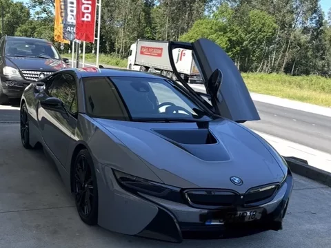 BMW i8