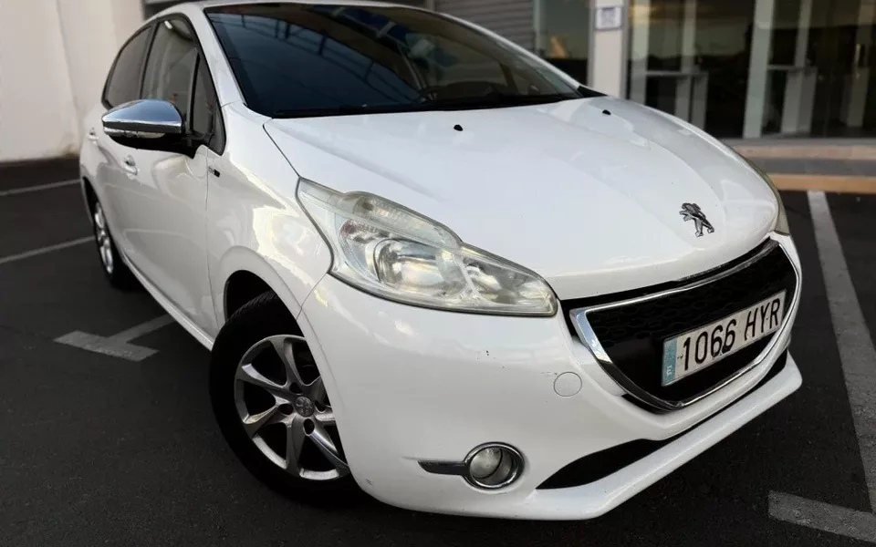 PEUGEOT 208 208 1.2 VTi Style