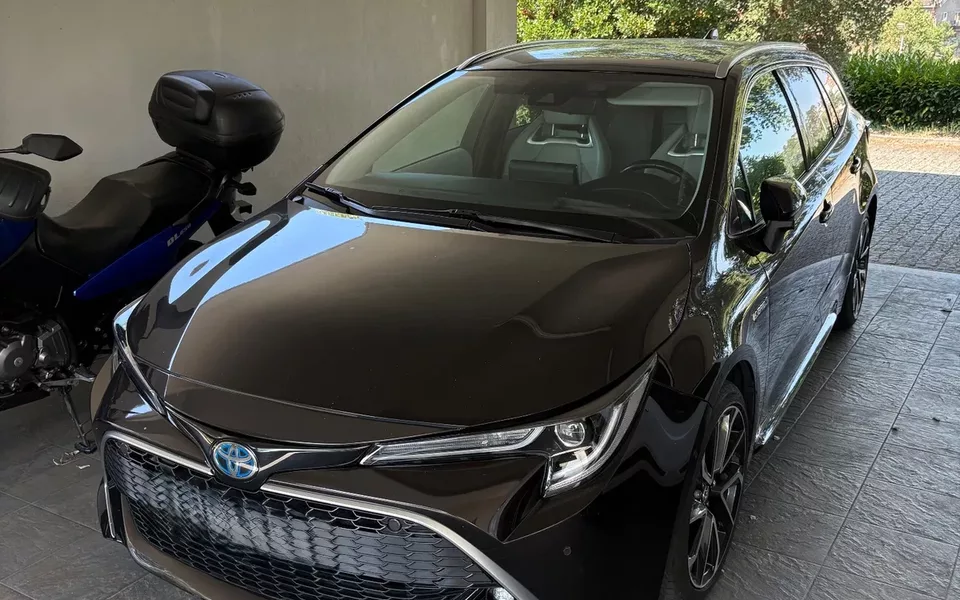 Toyota Corolla Touring Sports 2.0 Hybrid Luxury White