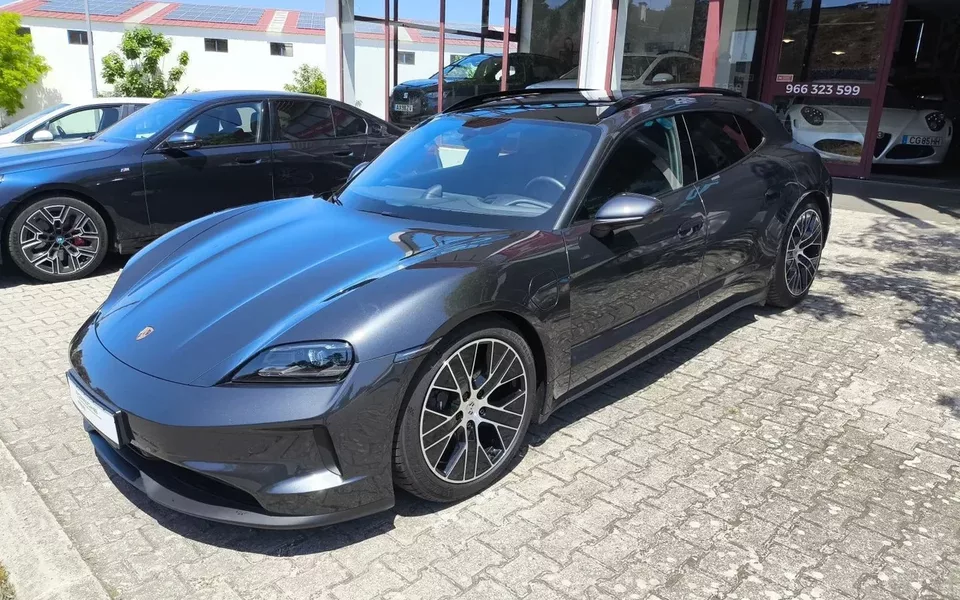 Porsche Taycan Sport Turismo Black Edition