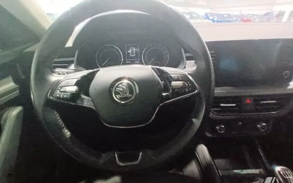SKODA Kamiq Ambition Plus 1.0 TSI 81kW (110CV) (NW43J514)