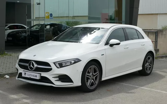 Mercedes-Benz A 250 e AMG Line