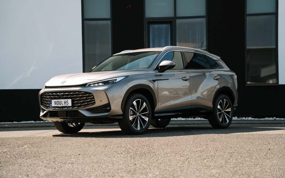 MG HS 2025