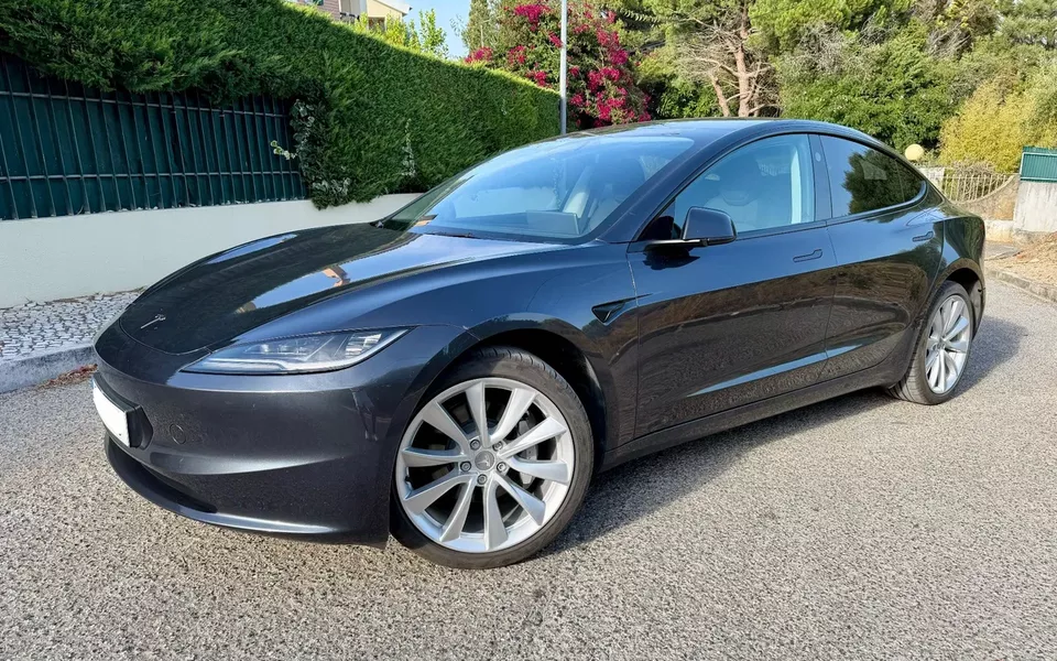 Tesla Model 3 Tração Traseira
