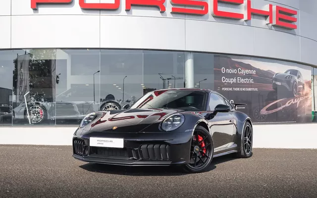 Porsche 911 (992) Carrera 4 GTS