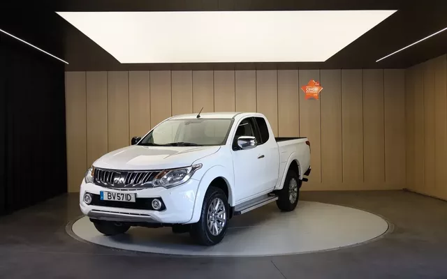 Mitsubishi L200 2.4 DI-D Club Intense Strakar 4WD