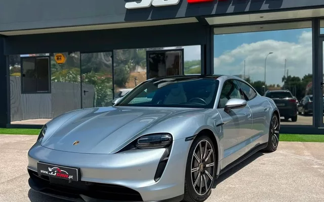 Porsche Taycan 4