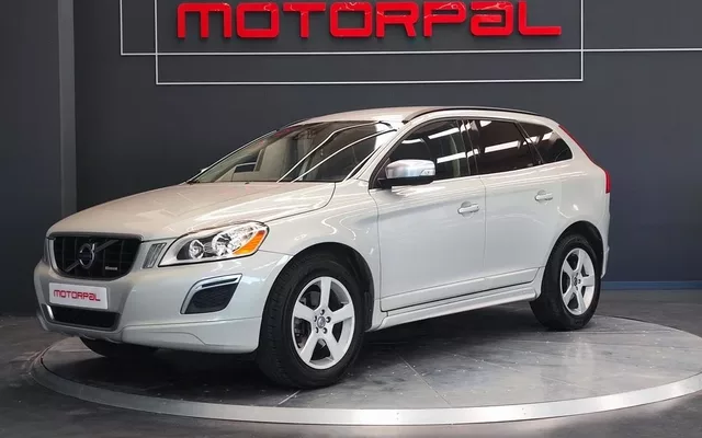 VOLVO XC60 2.4 D5 AWD R-Design Auto