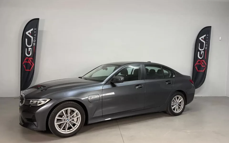 BMW 330 e iPerformance Advantage