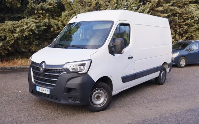 Renault Master F3300 L2H2 2.2 BLUEDCI CONFORT 135CV 4P VENTA SOLO PROFESIONAL # IVA DEDUCIBLE,PARKTRONIC