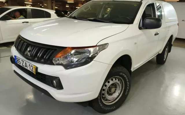 Mitsubishi L200 2.4 DI-D Club Invite 4WD