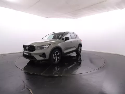 Volvo XC40 B3 Plus Dark 163cv Cx. Aut. Apple CarPlay / Vidros Escurecidos / Cam. Traseira / LED / JLL
