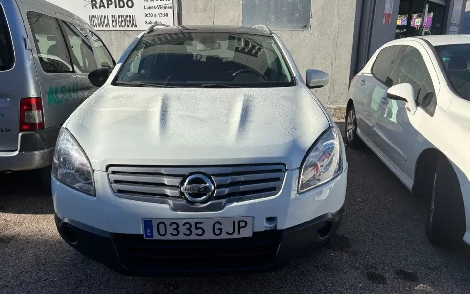 NISSAN Qashqai Q+2 2.0dCi Acenta 4x2