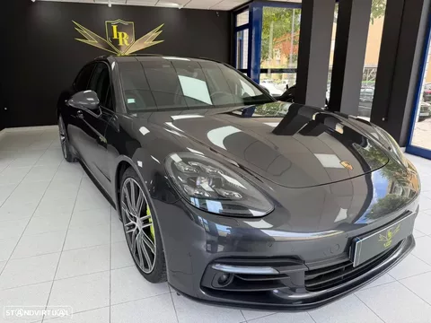 Porsche Panamera Sport Turismo 4 E-Hybrid