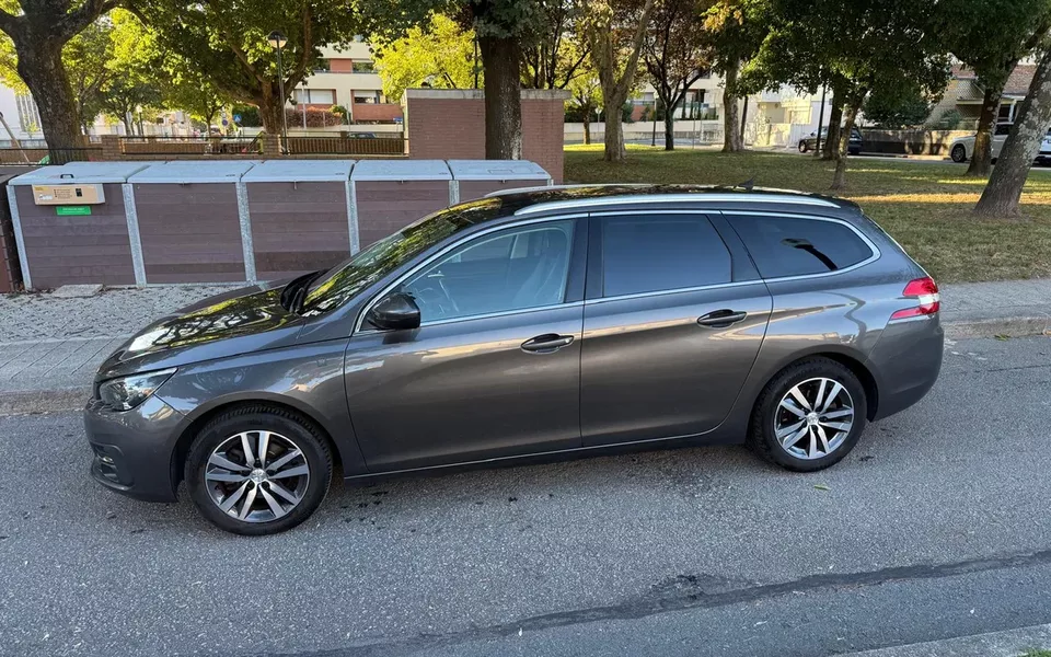 Peugeot 308 SW BlueHDi 130 EAT8 Stop & Start Tech Edition