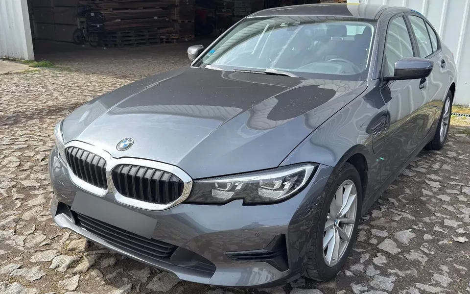BMW 330