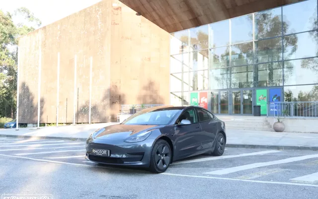 Tesla Model 3 Standard RWD