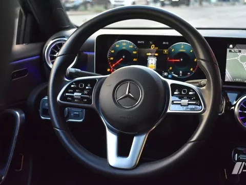 MERCEDES-BENZ Clase A A 180d Sedán 7G-DCT - 23990€ en Valencia