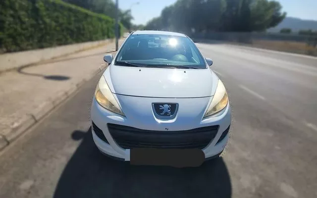 PEUGEOT 207 Confort 1.4 75