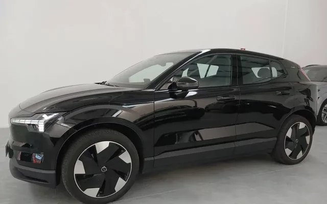 Volvo EX30 69 kWh Single Motor Extended Range Black Edition