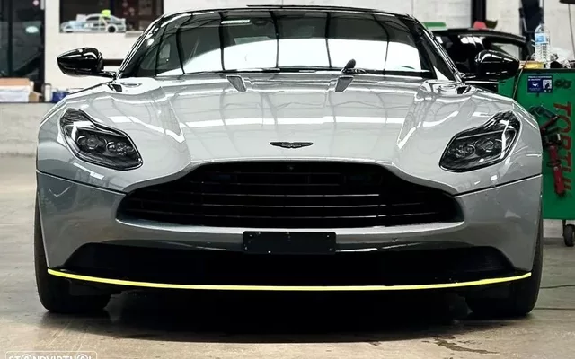 Aston Martin DB11 Coupé V12 AMR