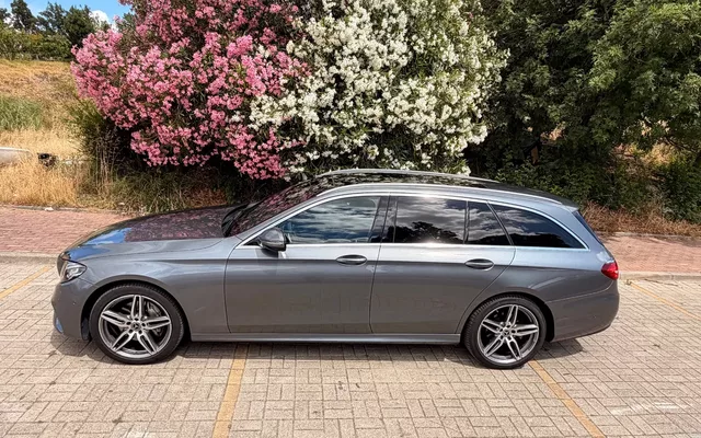 Mercedes-Benz E 220 d 9G-TRONIC AMG Line