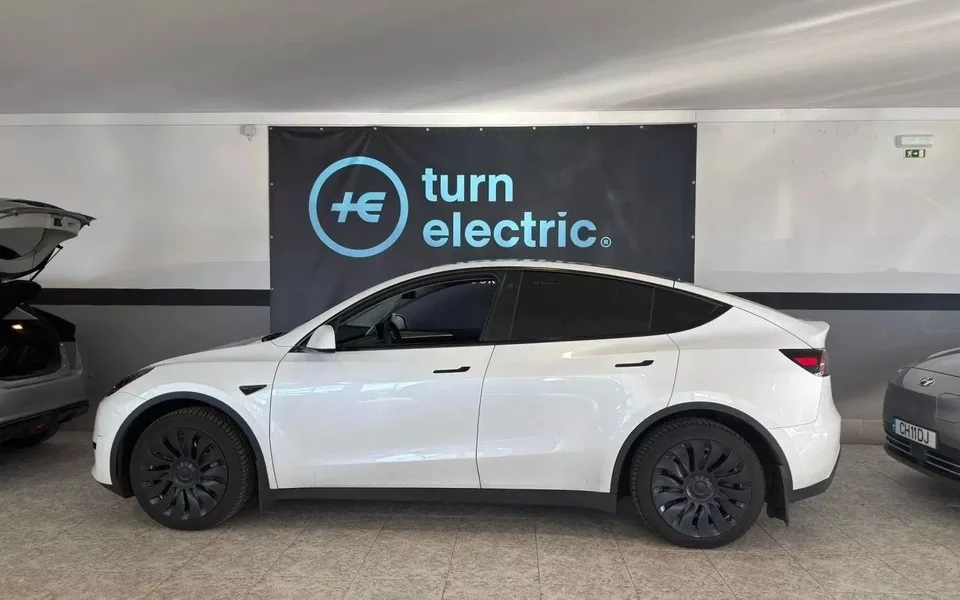 Tesla Model Y Standard RWD