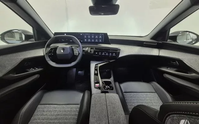PEUGEOT 3008 SUV 3008 Hybrid 136 Allure eDCS6