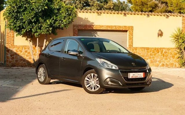PEUGEOT 208 208 1.2 PureTech Style 82