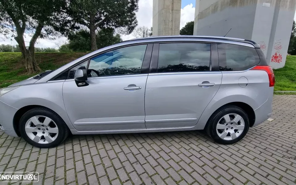 Peugeot 5008 1.6 HDi 7L Allure J17