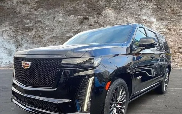 CADILLAC Escalade 6.2 L V8 ESV V