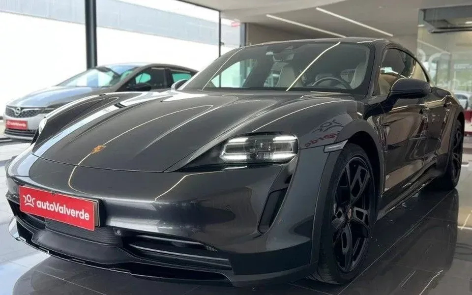 Porsche Taycan Cross Turismo 4