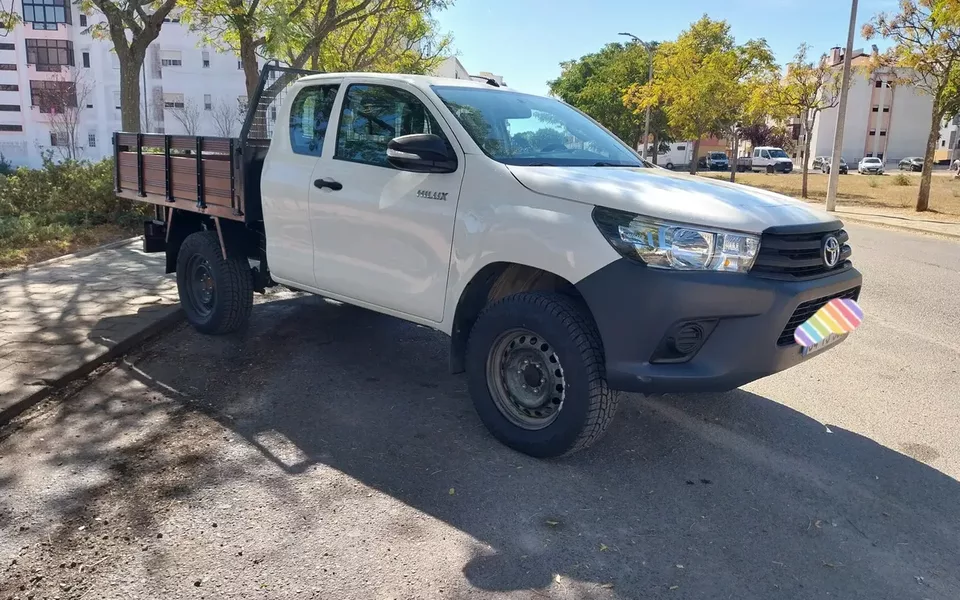Toyota Hilux 2.4 D-4D 4WD CD CM