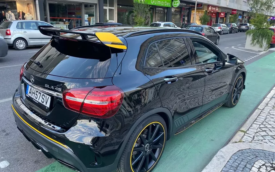 Mercedes-Benz GLA 45 AMG 4Matic Speedshift 7G-DCT Yellow Night Edition