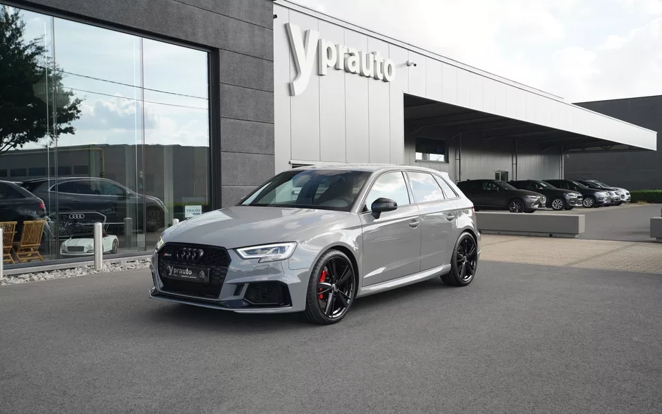Audi RS 3 Sportback 400Pk DSG Schakelpeddels Nightpack 19″Alu LED Sportseats klimaatregeling RadioCD Soundsysteem Privacy Cruise control Virtual dashboard