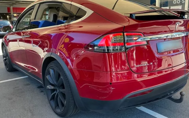 Tesla Model X 100D