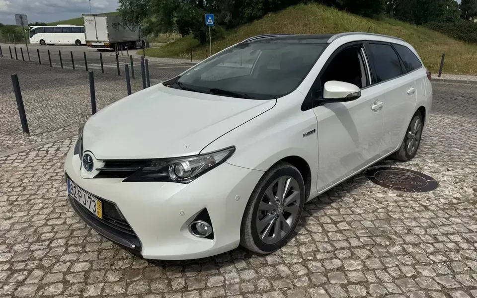 Toyota Auris Touring Sports 1.8 HSD Sport+Skyview