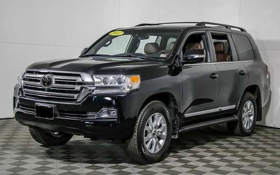 TOYOTA Land Cruiser 5.7L V8 4WD