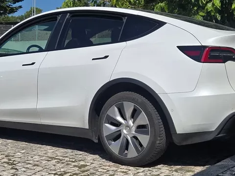 Tesla Model Y Long Range Dual Motor AWD