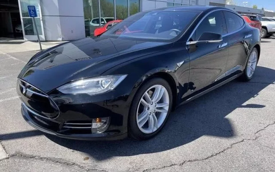 TESLA Model S 70